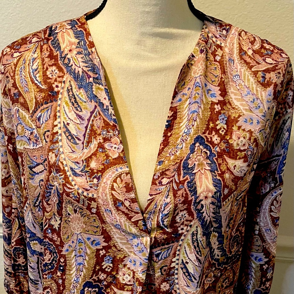 Beautiful paisley print blouse, by Zara. Size Medium
